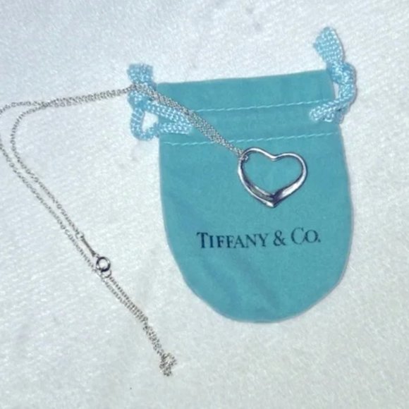 ELANAONPOSH LUXURY GIVEAWAY - Picture 10 of 12